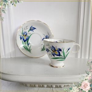 Bone Windsor China England Gilded Floral Pedestal Teacup & Saucer Set
